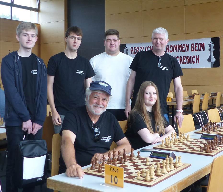 Fjodor Jung holt ersten Pokal
– Aufsteiger erreicht Unentschieden in Trier