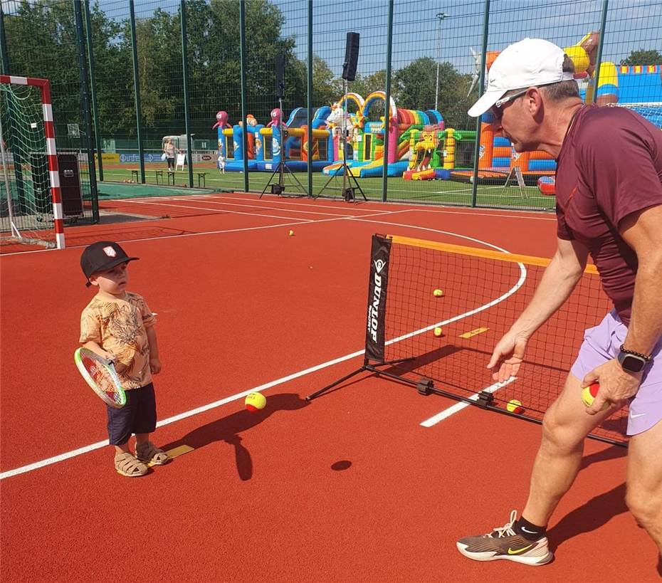 Tennisabteilung
beim Jubiläum dabei