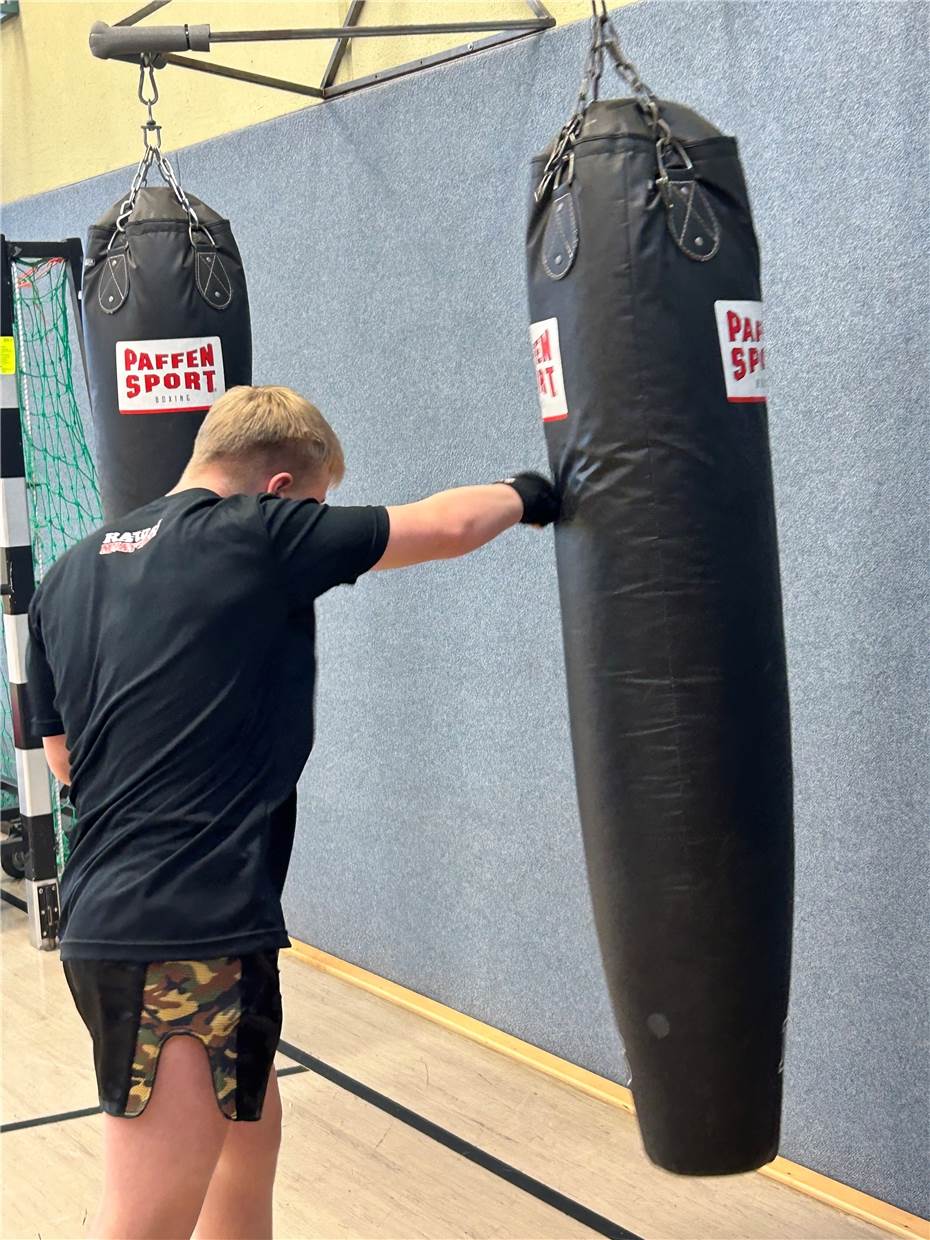 Neue Trainingsausrüstung
für Adendorfer Kickboxer