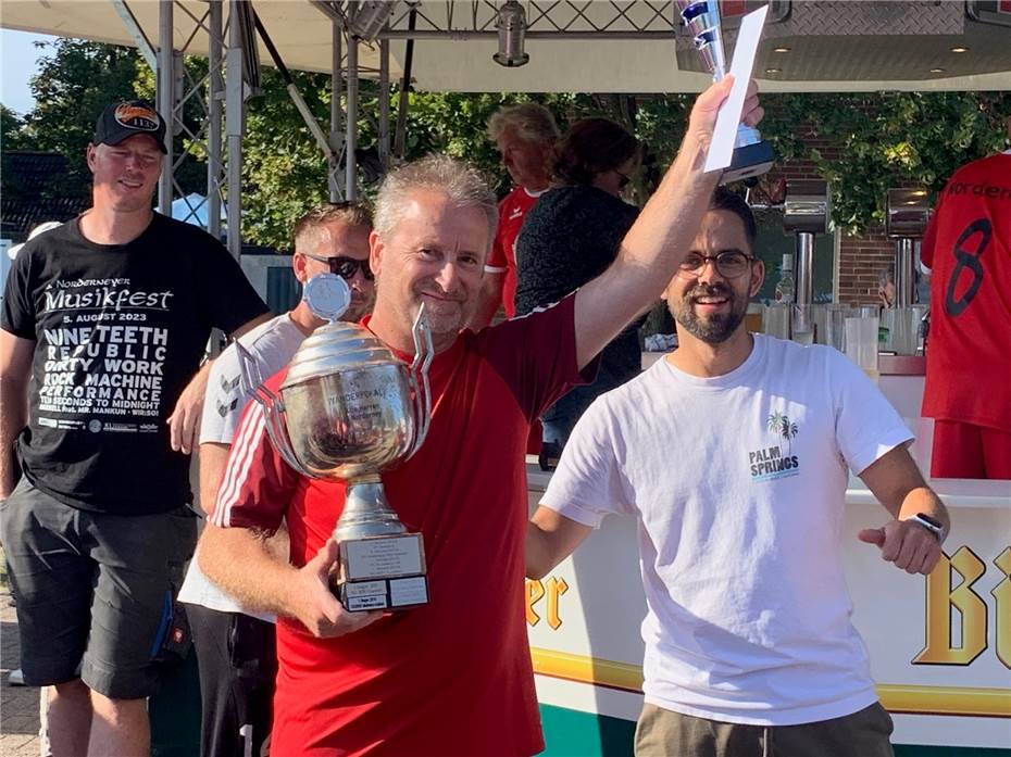 Alte Herren sichern sich Pokal