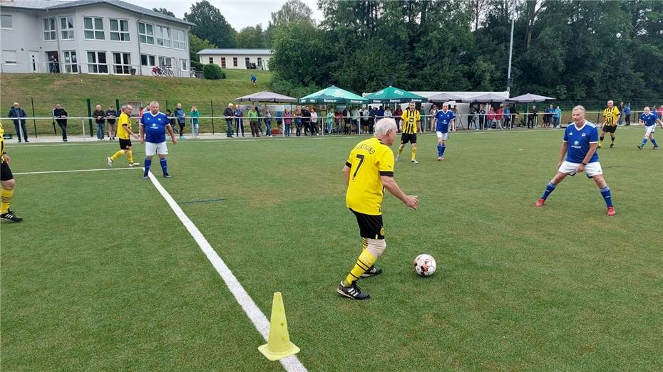 Walking FC Union spielten
gegen BVB Borussia Dortmund