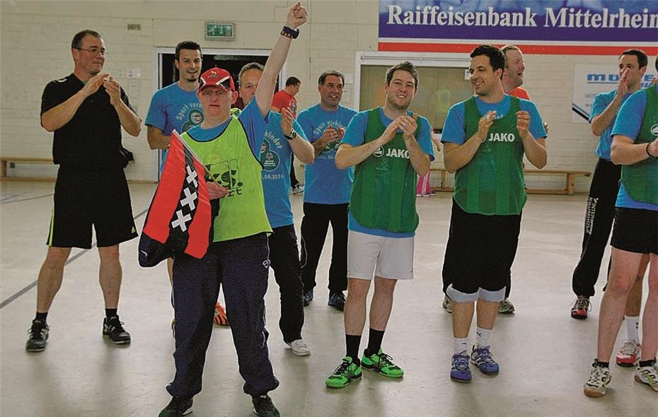 Menschen Mit Und Ohne Handicap Treiben Gemeinsam Sport