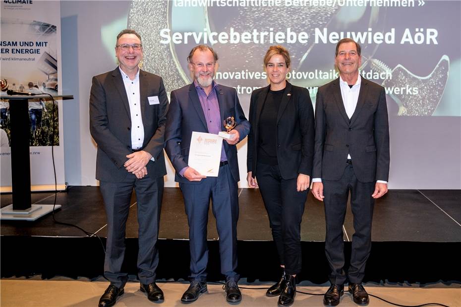 Servicebetriebe gewinnen mit
PV-Faltdach den Deutschen Solarpreis