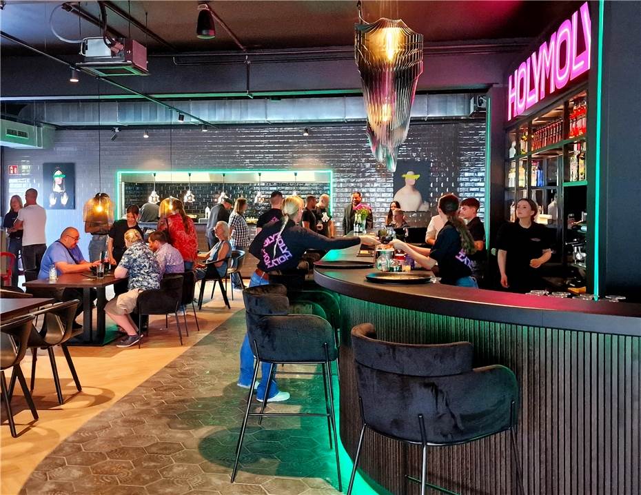 HOLYMOLY Burger und Bar – Viel Platz und besonderes Design